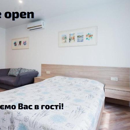Modern Studio Apartments Kyiv Exterior photo